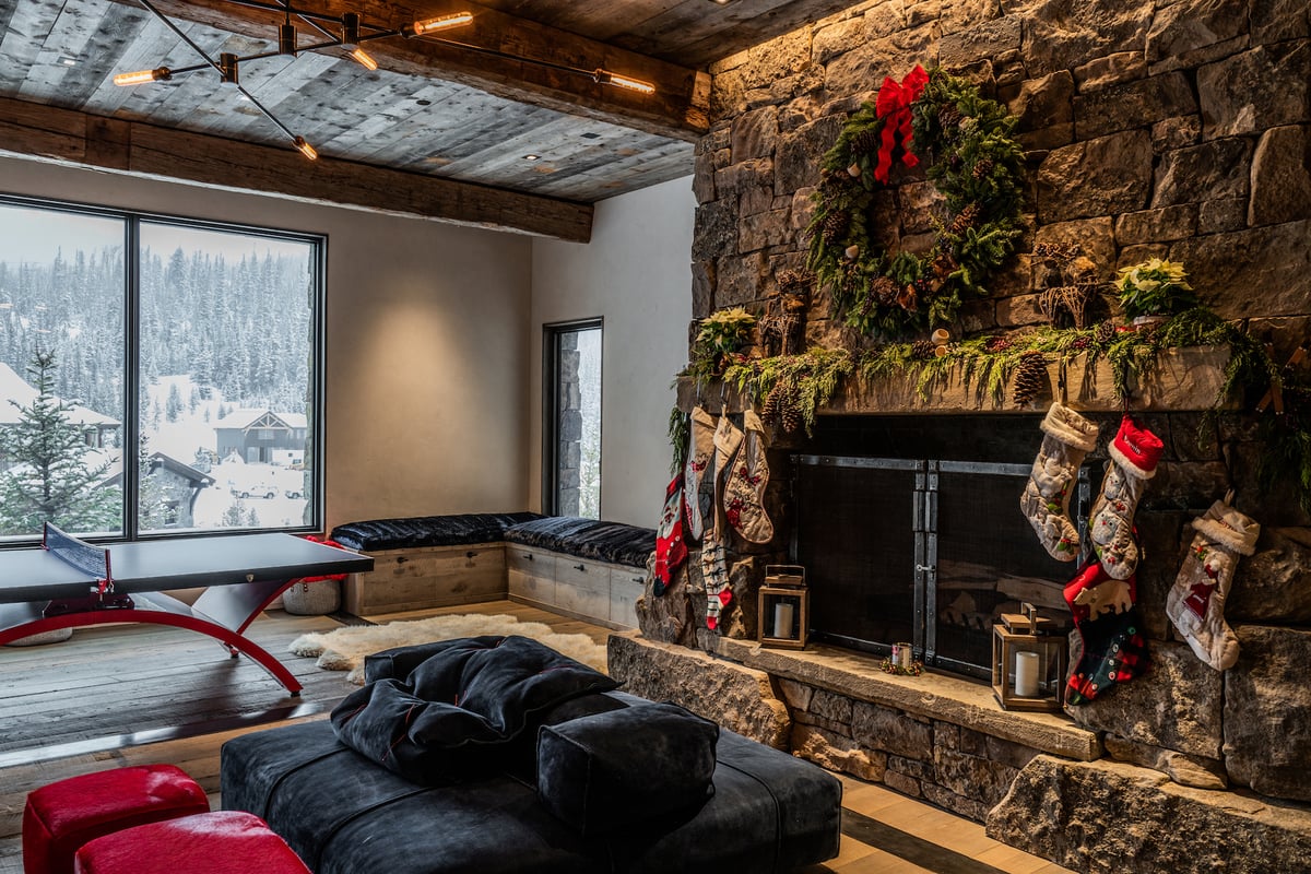 The Ultimate Guide to Holiday Décor: Transforming Montana Homes into Winter Wonderlands