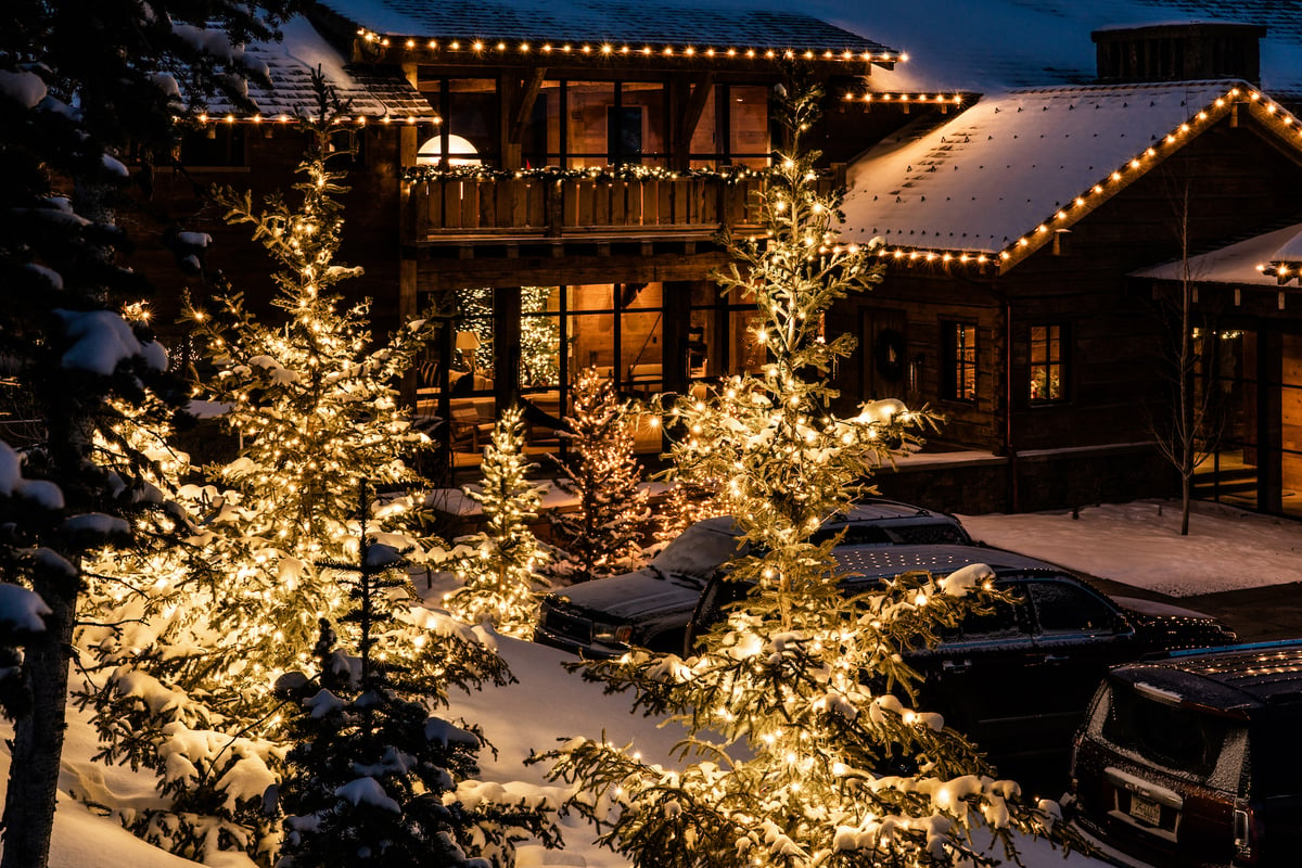 The Ultimate Guide to Holiday Décor: Transforming Montana Homes into Winter Wonderlands