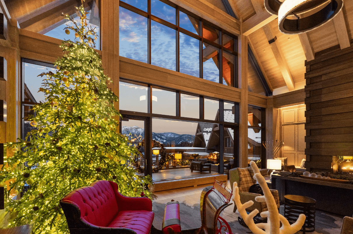 Luxury cabin living room with Christmas tree